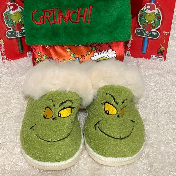 American Eagle Outfitters | Shoes | American Eagle Grinch Scuff Slipper Sz  Small Grinch Stocking 2 Glitter Pens New | Poshmark